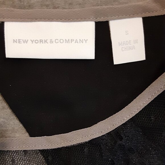 NYC Woman's Blouse Size SMALL, Sleeveless, Machine wash. Easy Care. Pullover - Picture 6 of 8